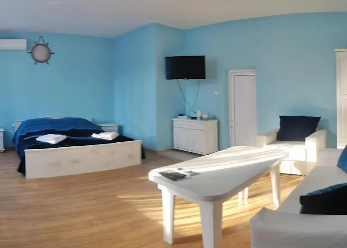 Хотел Тримата Мускетари Hotel *