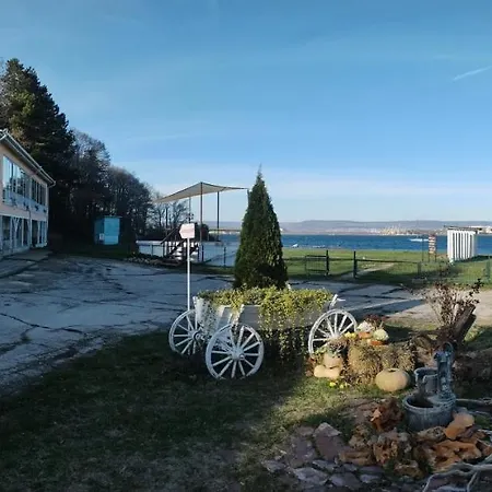 Хотел Тримата Мускетари