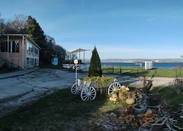 Хотел Тримата Мускетари